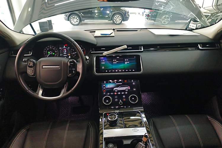 Used Land Rover Range Velar 2018 P380 S Center Console