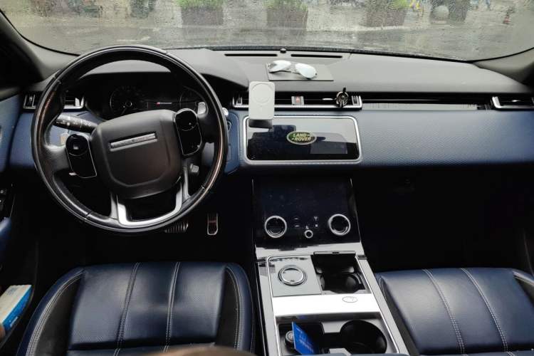 Used Land Rover Range Velar 2018 P300 S Center Console
