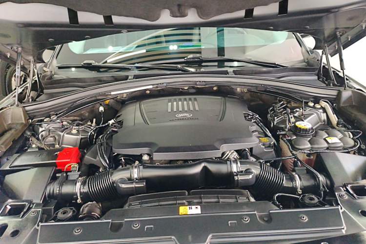 Used Land Rover Range Velar 2018 P380 S Engine Bay
