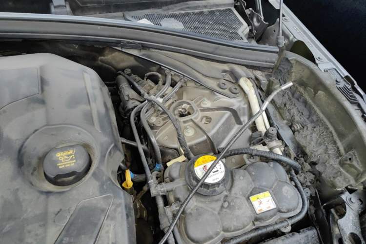 Used Land Rover Range Velar 2018 P300 S Engine Bay Left