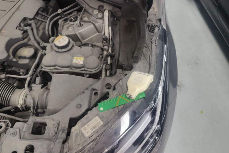 Used Land Rover Range Velar 2018 P380 R-DYNAMIC SE Engine Bay Left