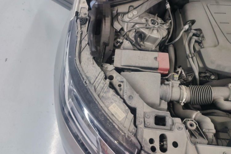 Used Land Rover Range Velar 2018 P380 R-DYNAMIC SE Engine Bay Right