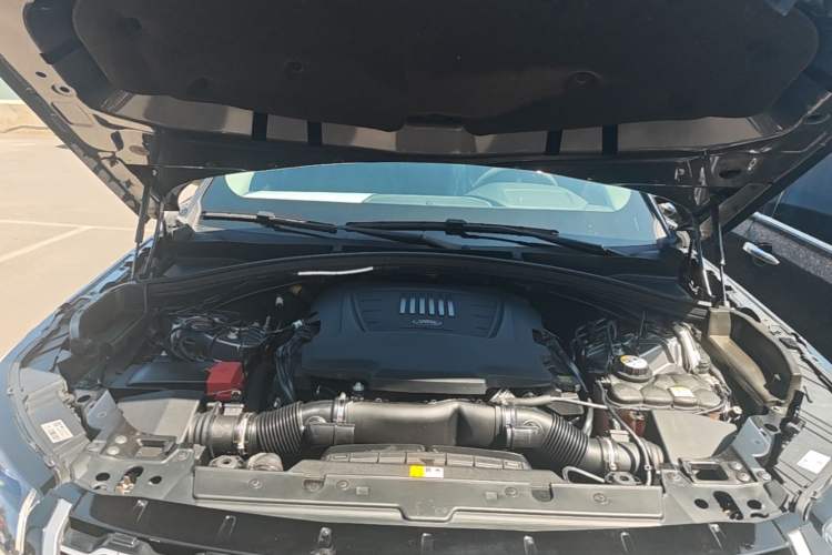 Used Land Rover Range Velar 2018 P380 S Engine Bay