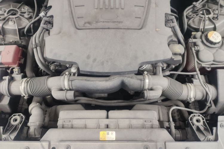 Used Land Rover Range Velar 2018 P380 R-DYNAMIC SE Engine Bay