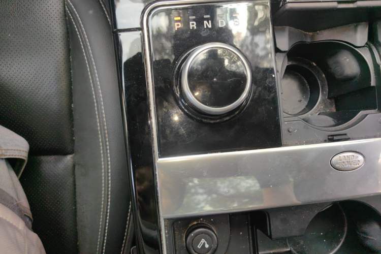 Used Land Rover Range Velar 2018 P380 R-DYNAMIC SE Gear Lever