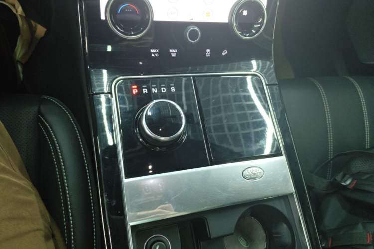 Used Land Rover Range Velar 2018 P380 R-DYNAMIC SE Gear Lever