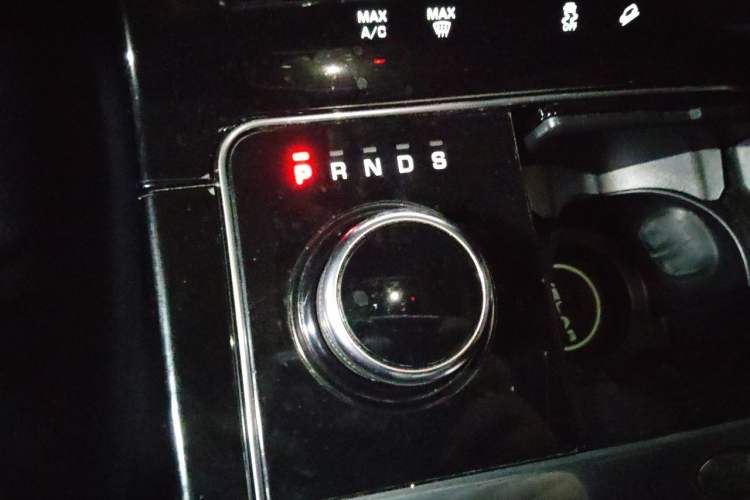 Used Land Rover Range Velar 2018 P300 R-DYNAMIC S Gear Lever