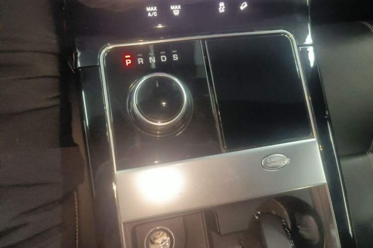 Used Land Rover Range Velar 2018 P380 R-DYNAMIC SE Gear Lever