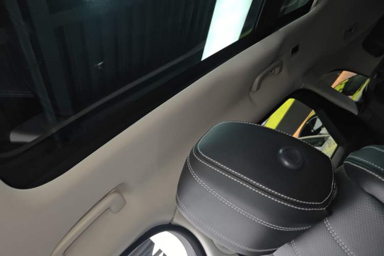 Used Land Rover Range Velar 2018 P250 S Headliner