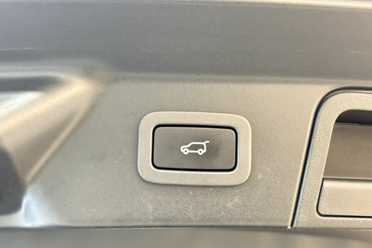 Used Land Rover Range Velar 2018 P380 S Interior 2