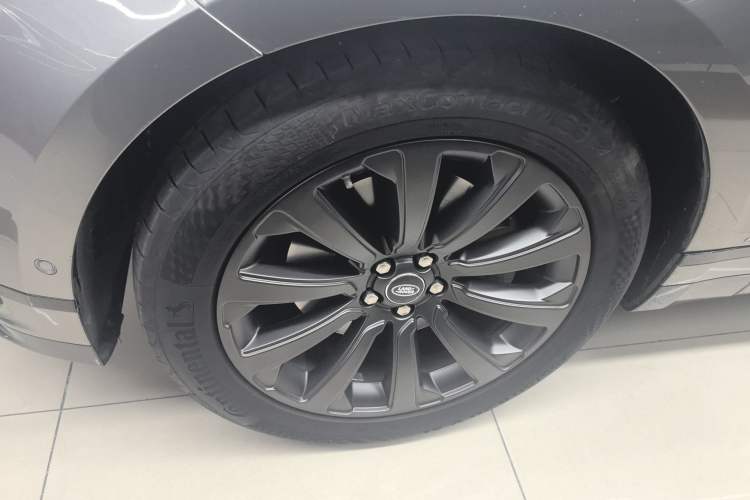 Used Land Rover Range Velar 2018 P380 R-DYNAMIC SE Left Front Wheel Hub