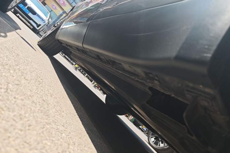 Used Land Rover Range Velar 2018 P380 S Left Side Sill