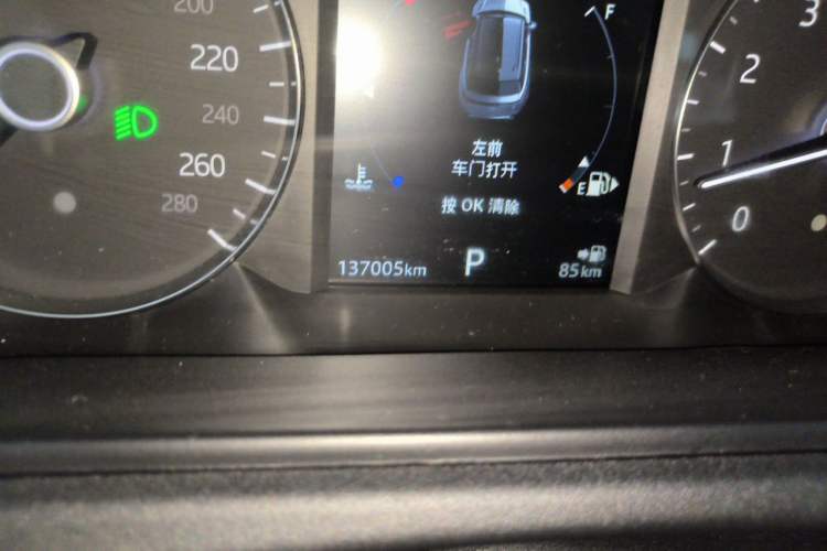 Used Land Rover Range Velar 2018 P250 S Odometer Close Up