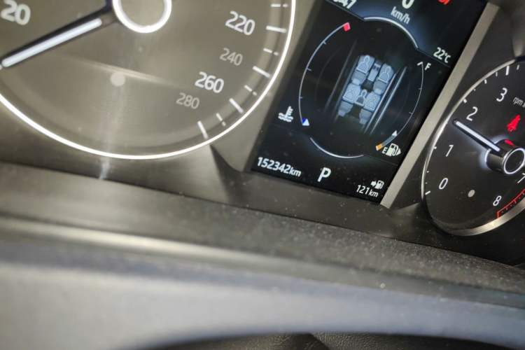 Used Land Rover Range Velar 2018 P300 S Odometer Close Up