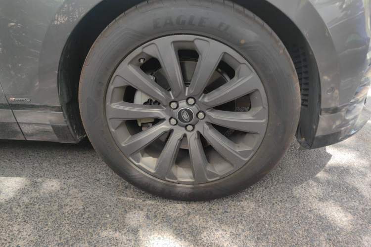 Used Land Rover Range Velar 2018 P380 R-DYNAMIC SE Right Front Wheel Hub