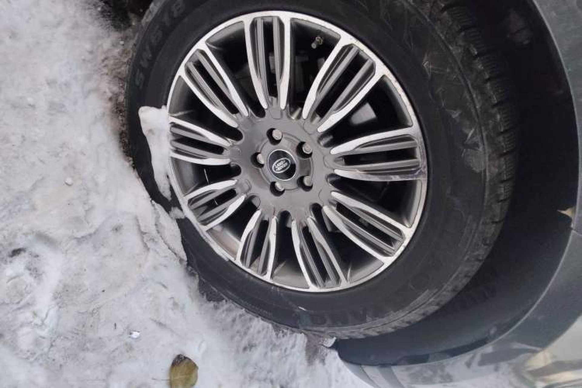 Used Land Rover Range Velar 2018 P300 S Right Front Wheel Hub