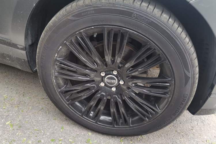 Used Land Rover Range Velar 2018 P300 R-DYNAMIC S Right Front Wheel Hub