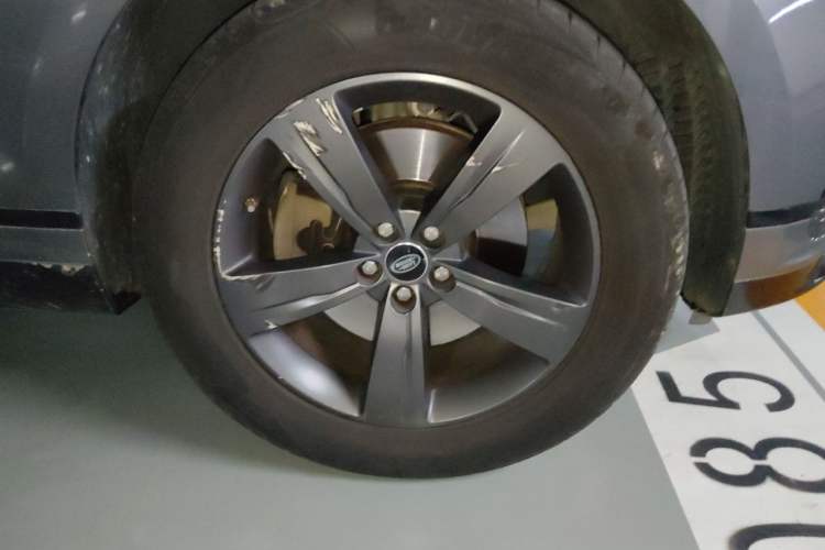 Used Land Rover Range Velar 2018 P300 R-DYNAMIC S Right Front Wheel Hub