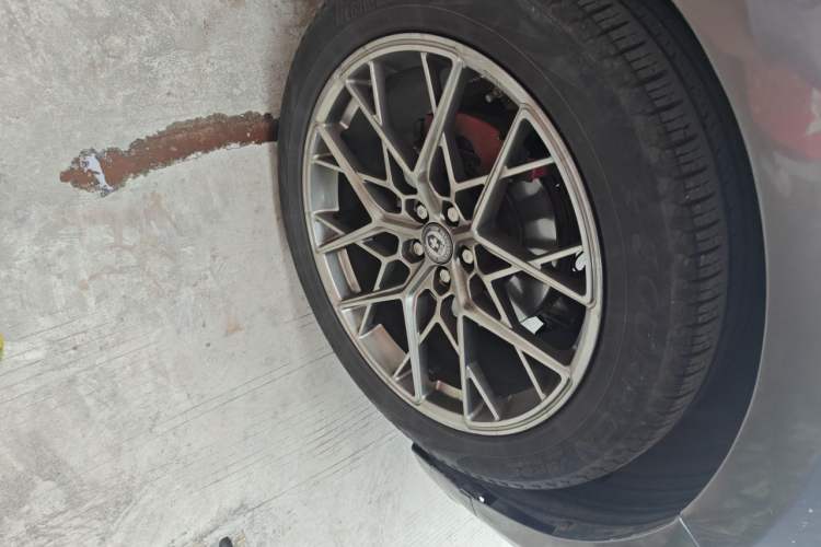 Used Land Rover Range Velar 2018 P250 S Right Front Wheel Hub