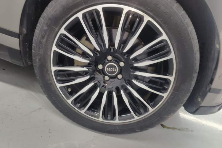 Used Land Rover Range Velar 2018 P380 R-DYNAMIC SE Right Front Wheel Hub