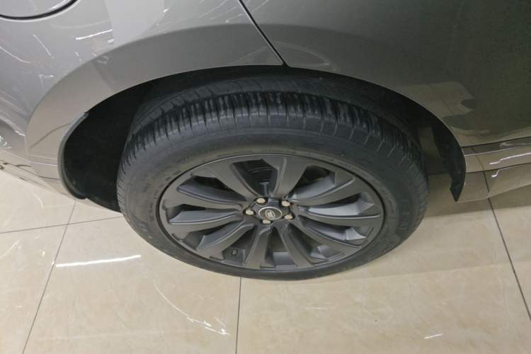 Used Land Rover Range Velar 2018 P380 R-DYNAMIC SE Right Rear Wheel Hub