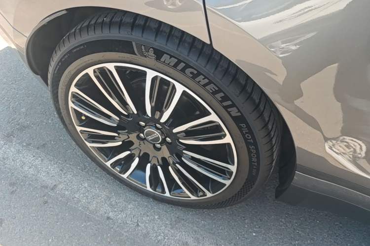 Used Land Rover Range Velar 2018 P380 S Right Rear Wheel Hub