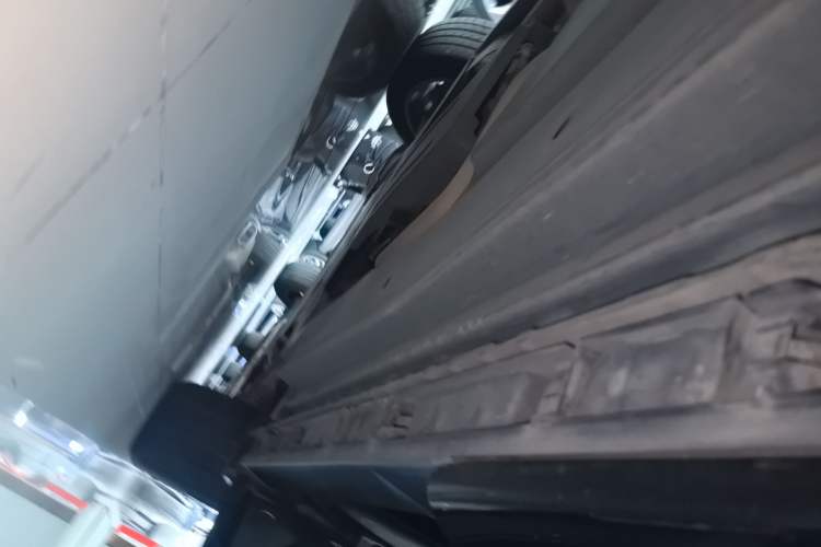 Used Land Rover Range Velar 2018 P380 R-DYNAMIC SE Right Side Sill