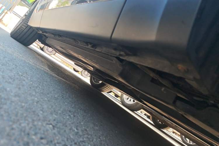 Used Land Rover Range Velar 2018 P380 S Right Side Sill