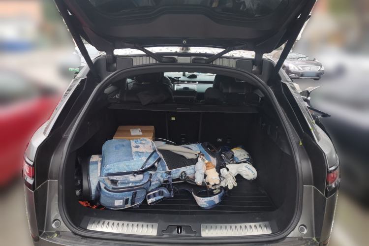 Used Land Rover Range Velar 2018 P300 R-DYNAMIC S Trunk