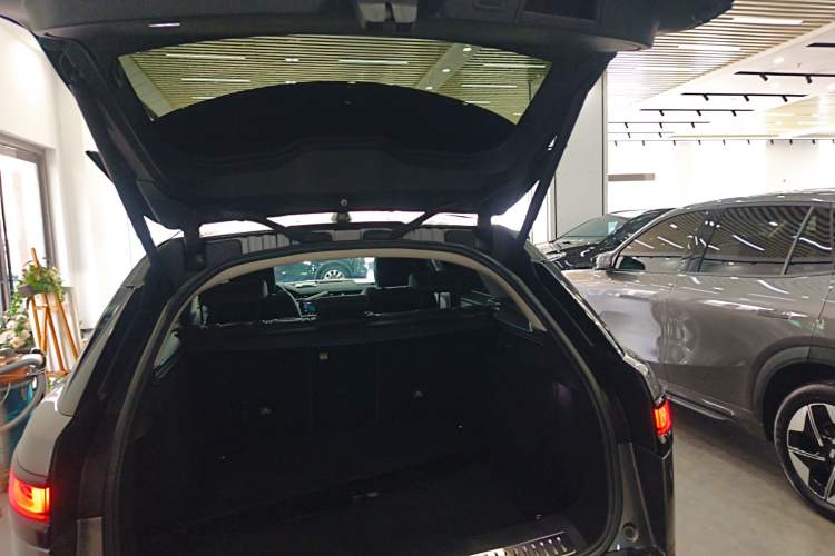 Used Land Rover Range Velar 2018 P380 S Trunk