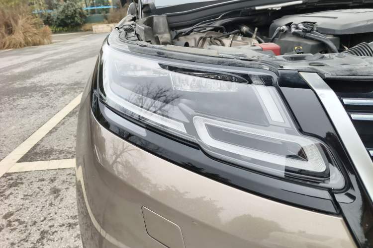 Used Land Rover Range Velar 2018 P380 S Right Front Headlight