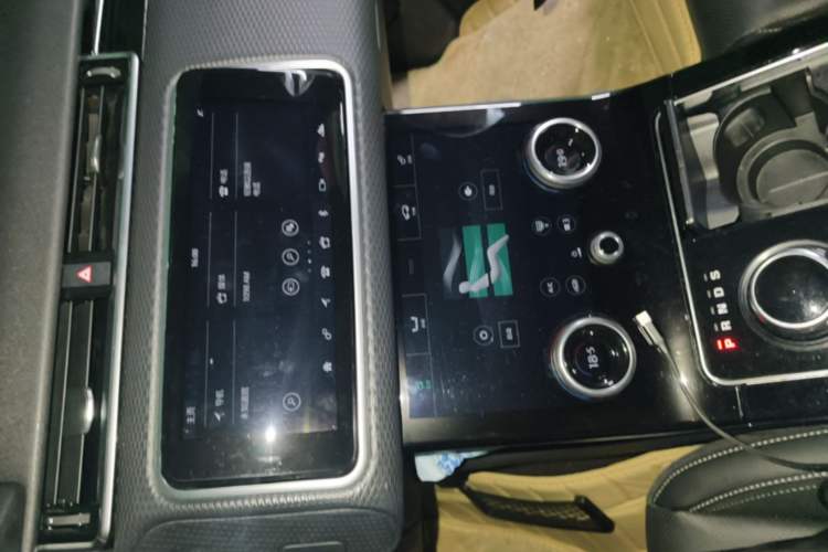 Used Land Rover Range Velar 2018 P250 S Audio And AC Panel