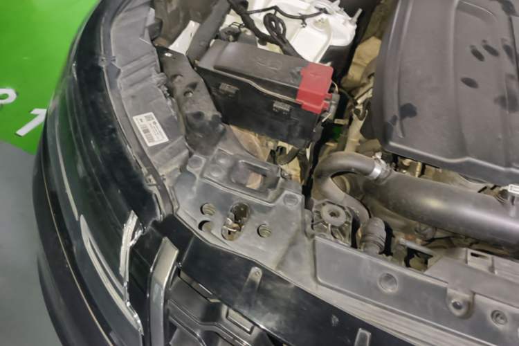 Used Land Rover Range Velar 2018 P250 S Engine Bay Right