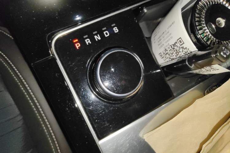 Used Land Rover Range Velar 2018 P380 R-DYNAMIC SE Gear Lever