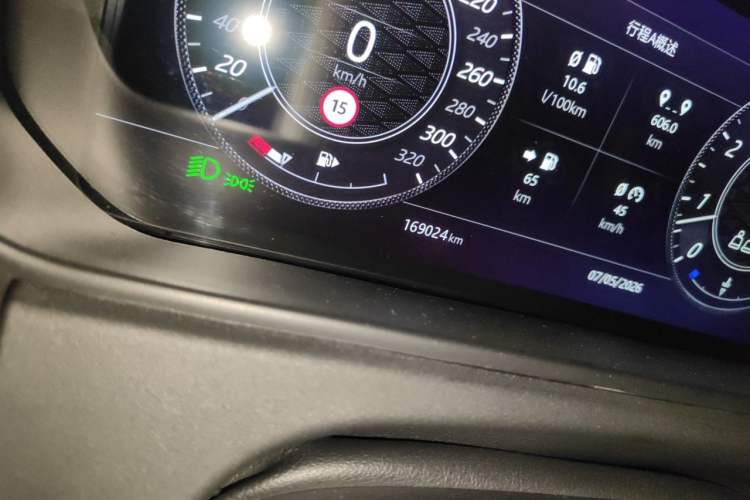 Used Land Rover Range Velar 2018 P380 R-DYNAMIC SE Odometer Close Up
