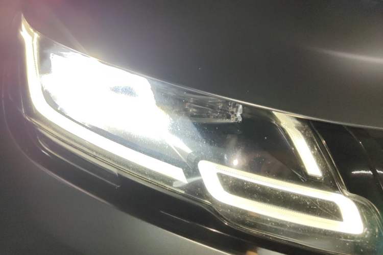 Used Land Rover Range Velar 2018 P380 R-DYNAMIC SE Right Front Headlight