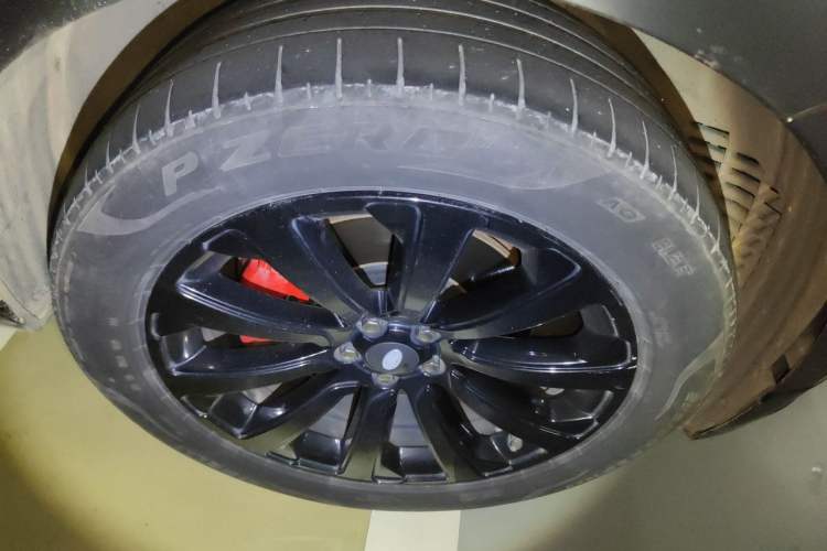 Used Land Rover Range Velar 2018 P380 R-DYNAMIC SE Right Front Wheel Hub