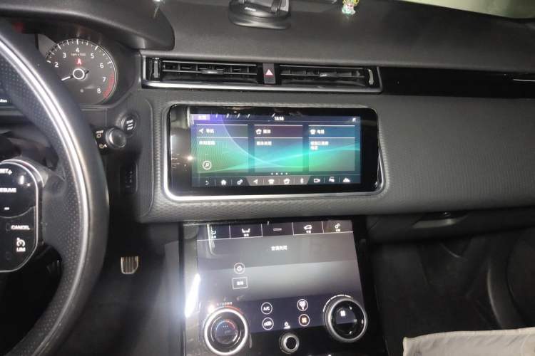 Used Land Rover Range Velar 2018 P300 R-DYNAMIC S Audio And AC Panel