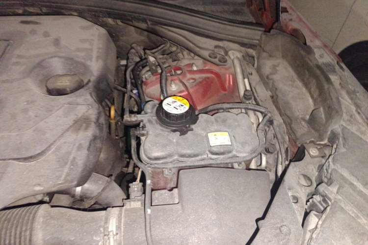Used Land Rover Range Velar 2018 P250 S Engine Bay Left