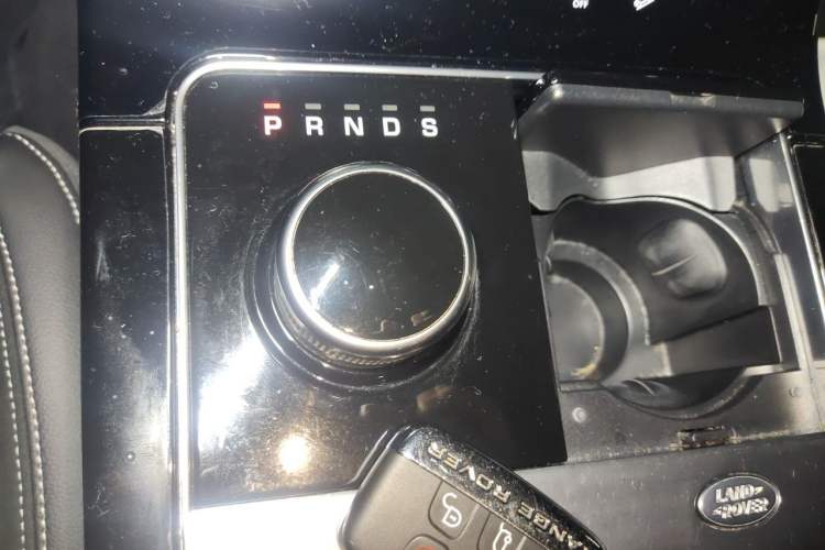 Used Land Rover Range Velar 2018 P300 R-DYNAMIC S Gear Lever