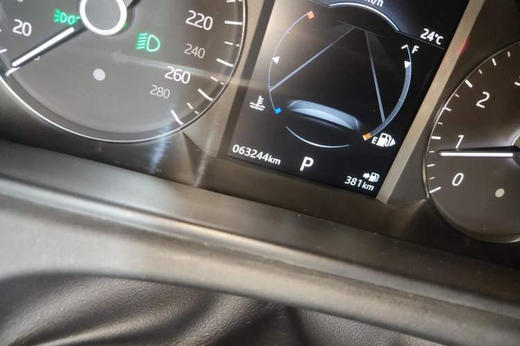 Used Land Rover Range Velar 2018 P300 R-DYNAMIC S Odometer Close Up