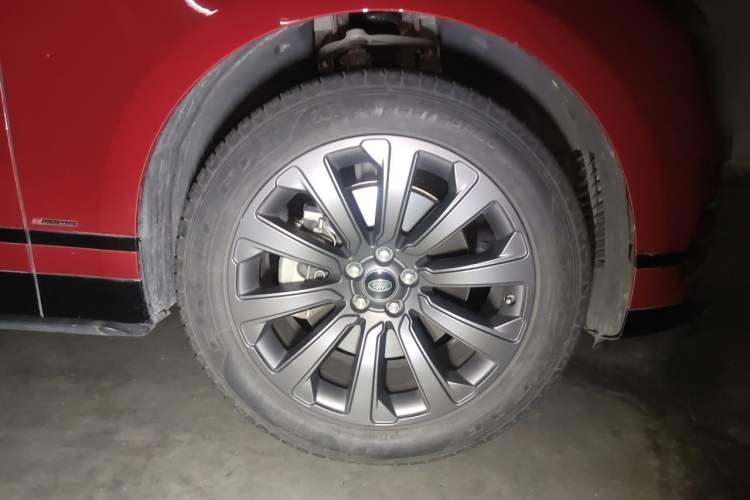 Used Land Rover Range Velar 2018 P300 R-DYNAMIC S Right Front Wheel Hub