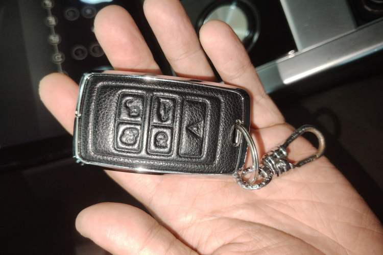 Used Land Rover Range Velar 2018 P250 S Vehicle Key