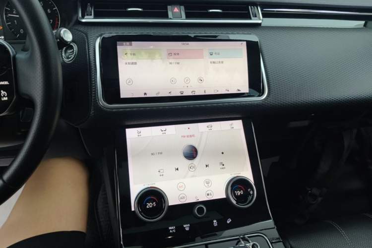 Used Land Rover Range Velar 2018 P300 S Audio And AC Panel