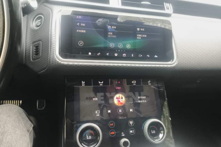 Used Land Rover Range Velar 2018 P300 S Audio And AC Panel