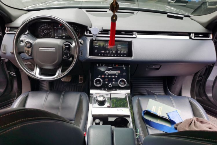 Used Land Rover Range Velar 2018 P300 R-DYNAMIC S Center Console
