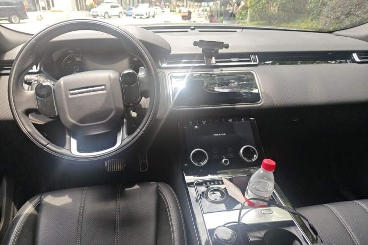 Used Land Rover Range Velar 2018 P300 S Center Console