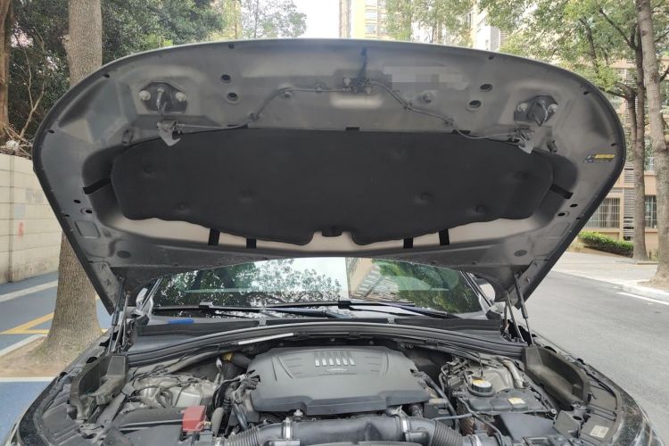 Used Land Rover Range Velar 2018 P380 R-DYNAMIC SE Engine Bay