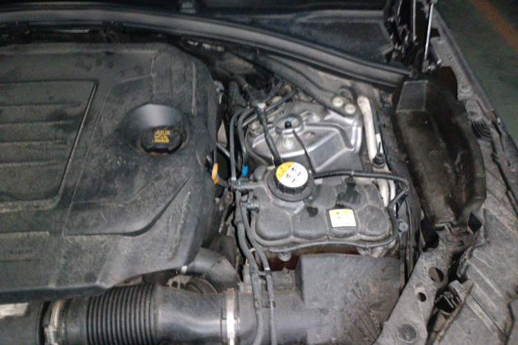 Used Land Rover Range Velar 2018 P250 S Engine Bay Left