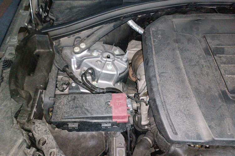 Used Land Rover Range Velar 2018 P250 S Engine Bay Right
